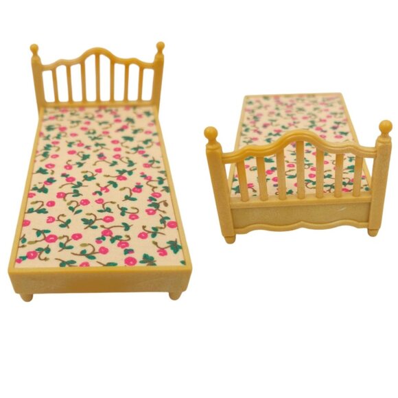 Epoch Calico Critters Sylvanian Families Stove Oven Desk Bed Upright Piano Lot - Picture 10 of 12